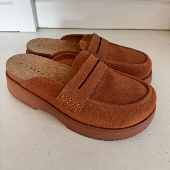 REEF Vista Liana Clogs size 11. Warm brown/cognac color - Picture 2 of 9